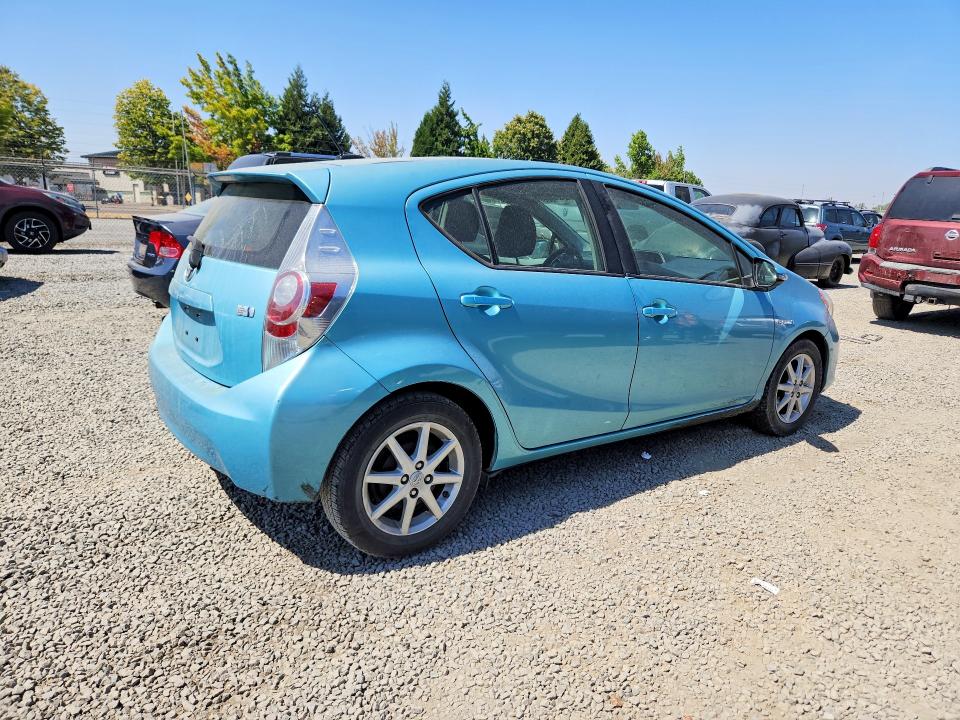 Photo 3 from auction – 2013 TOYOTA PRIUS C with VIN JTDKDTB33D1051577
