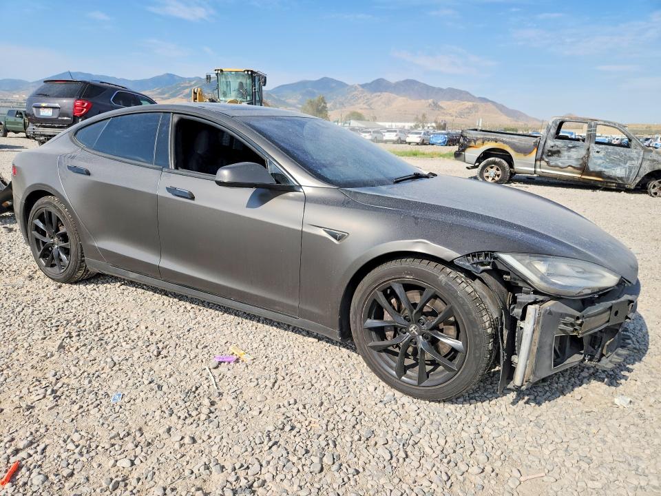 Photo 4 from auction – 2015 TESLA MODEL S with VIN 5YJSA1E21FF109101