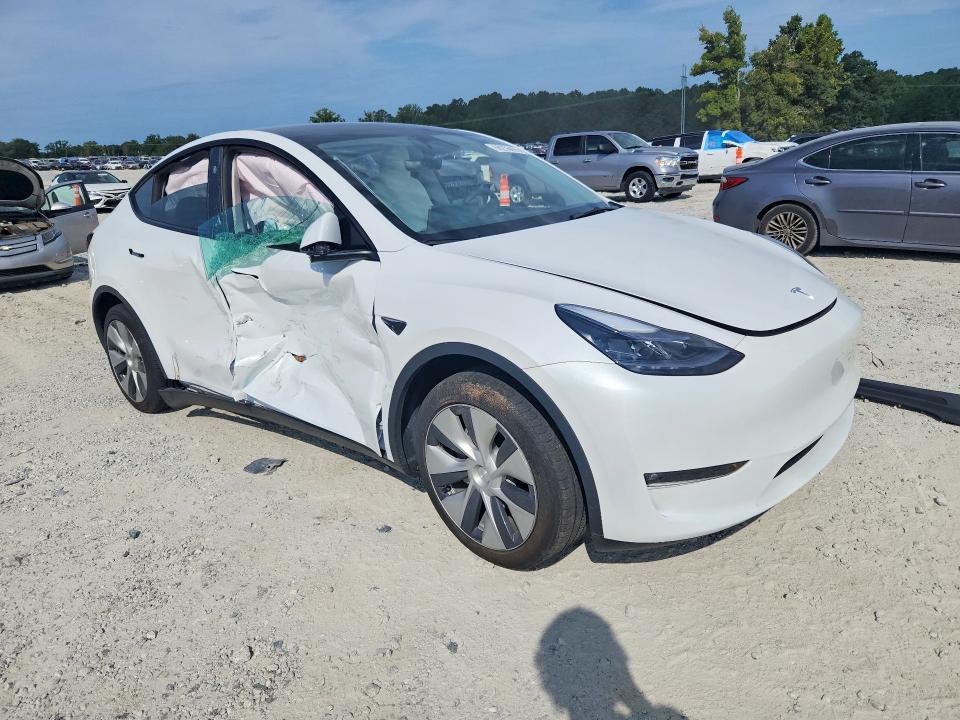 Снимка 4 от търг – 2023 TESLA MODEL Y с VIN 7SAYGAEE6PF807324