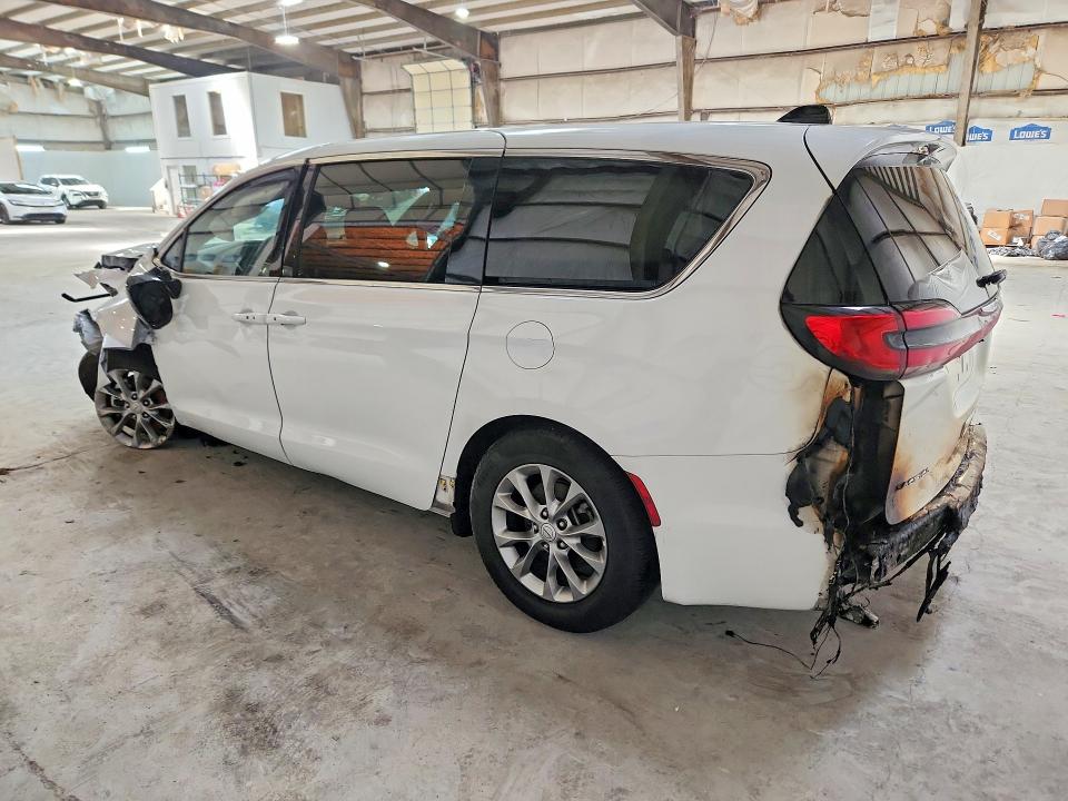 Photo 2 from auction – 2026 CHRYSLER PACIFICA with VIN 2C4RC1GG2TR178655