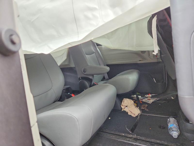 Photo 11 from auction – 2023 TOYOTA SIENNA with VIN 5TDYSKFCXPS075953