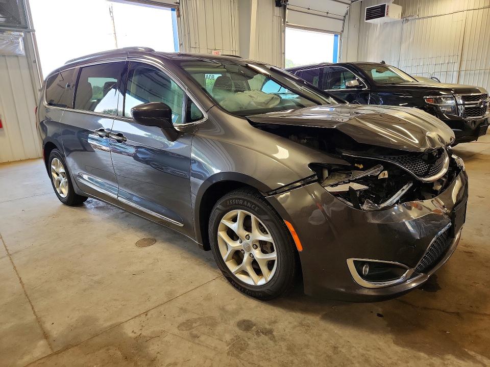 Photo 4 from auction – 2018 CHRYSLER PACIFICA with VIN 2C4RC1EG4JR121468