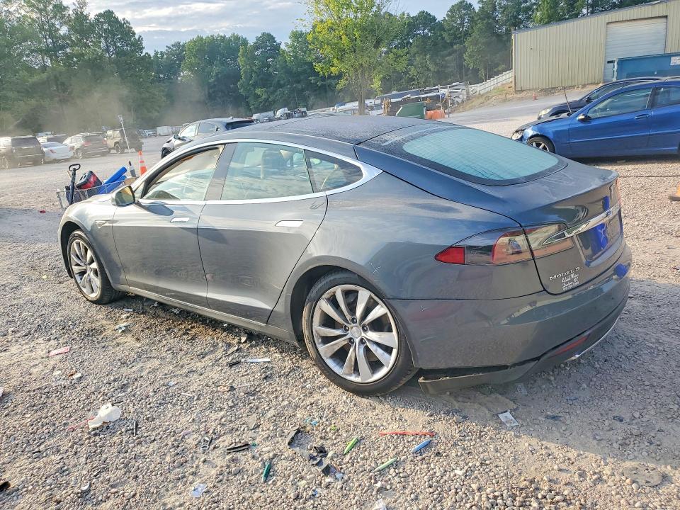 Foto 2 de la subasta – 2014 TESLA MODEL S con VIN 5YJSA1H1XEFP28426