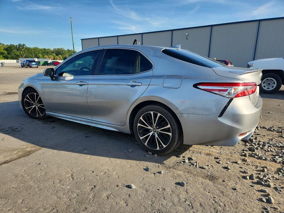 Снимка 2 от търг – 2020 TOYOTA CAMRY с VIN 4T1G11AK6LU309143