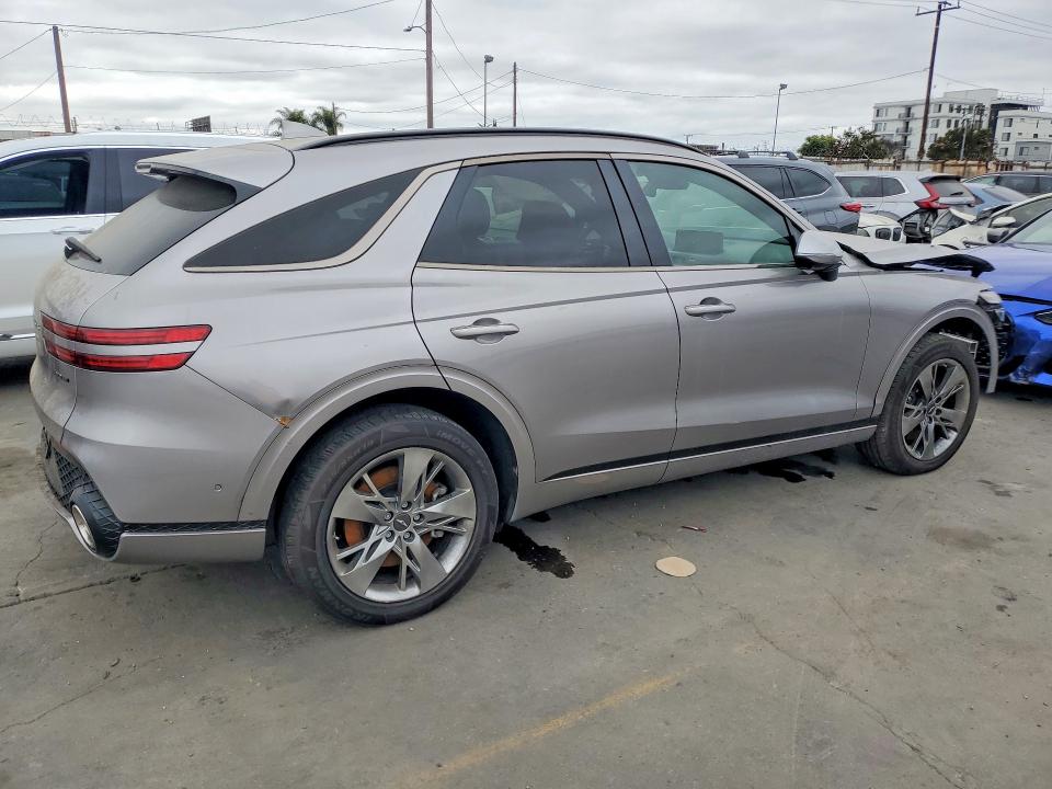 Photo 3 from auction – 2022 GENESIS GV70 with VIN KMUMCDTC7NU012892