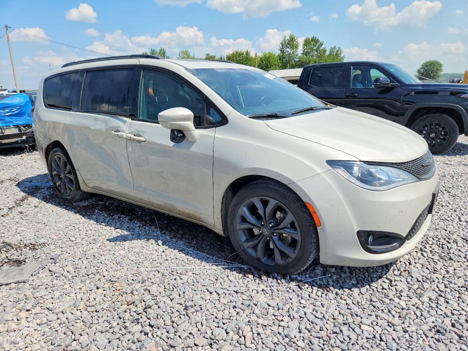 Фото 4 с аукциона – 2019 CHRYSLER PACIFICA с VIN 2C4RC1EG7KR746612