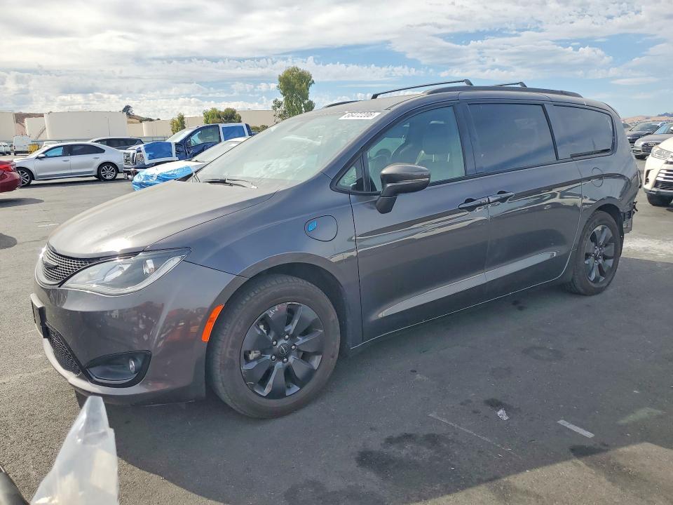 CHRYSLER PACIFICA 2020 with VIN 2C4RC1N74LR230175 - Photo from auction