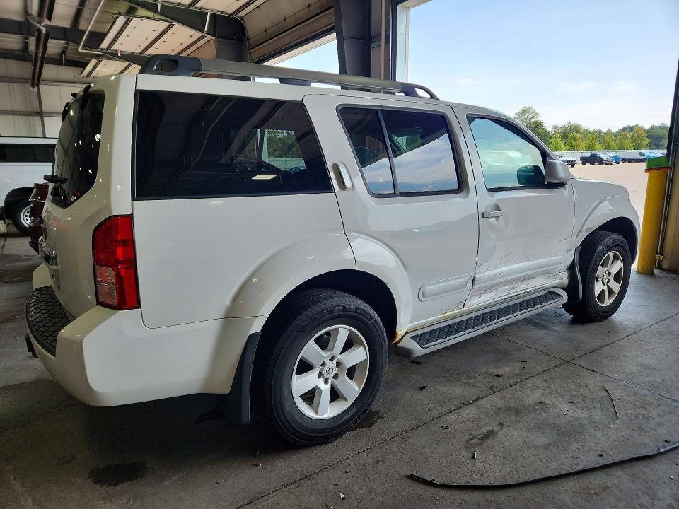 Photo 3 from auction – 2011 NISSAN PATHFINDER with VIN 5N1AR1NB2BC604642