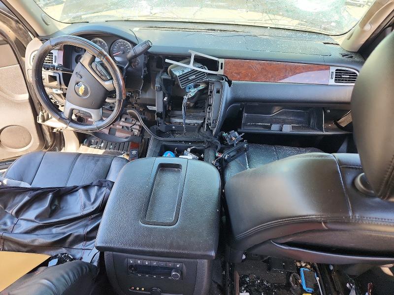 Photo 8 from auction – 2013 CHEVROLET SUBURBAN with VIN 1GNSCJE02DR127792
