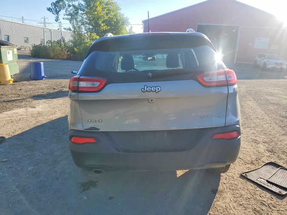 Photo 6 from auction – 2015 JEEP CHEROKEE with VIN 1C4PJMAB5FW508134
