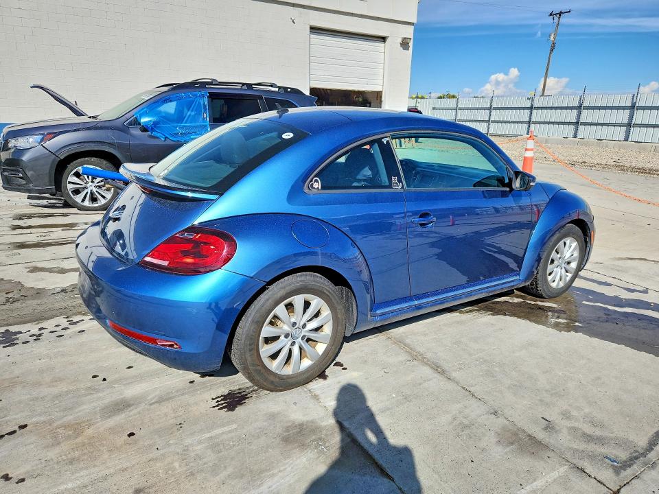 Photo 3 from auction – 2019 VOLKSWAGEN BEETLE with VIN 3VWFD7AT9KM717252