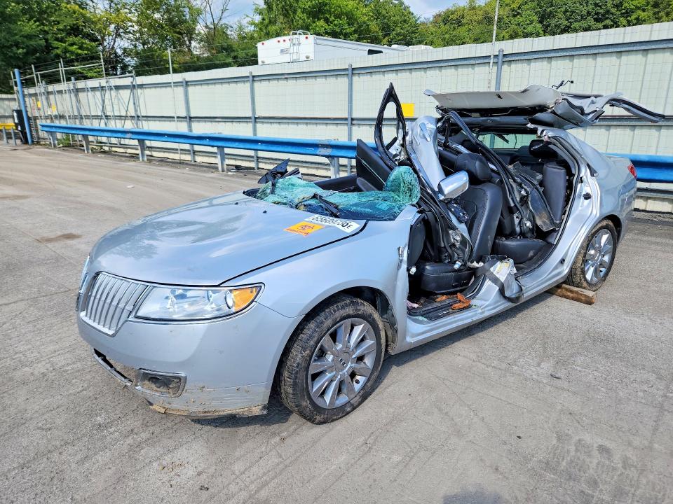 LINCOLN MKZ 2011 with VIN 3LNDL2L38BR600032 - Photo from auction