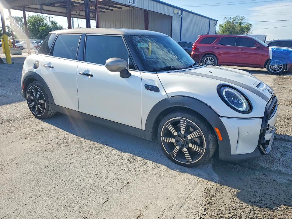 Photo 4 from auction – 2024 MINI COOPER with VIN WMW53DK0XR2U46365