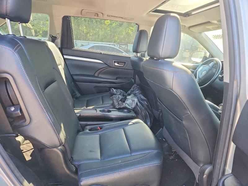 Снимка 11 от търг – 2018 TOYOTA HIGHLANDER с VIN 5TDJZRFHXJS493549