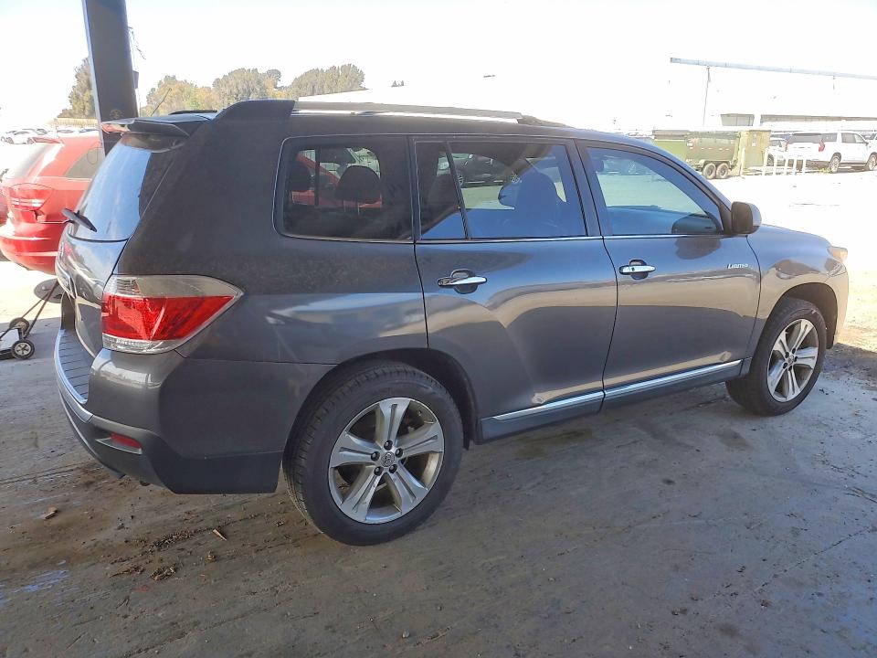 Photo 3 from auction – 2013 TOYOTA HIGHLANDER with VIN 5TDYK3EHXDS109050