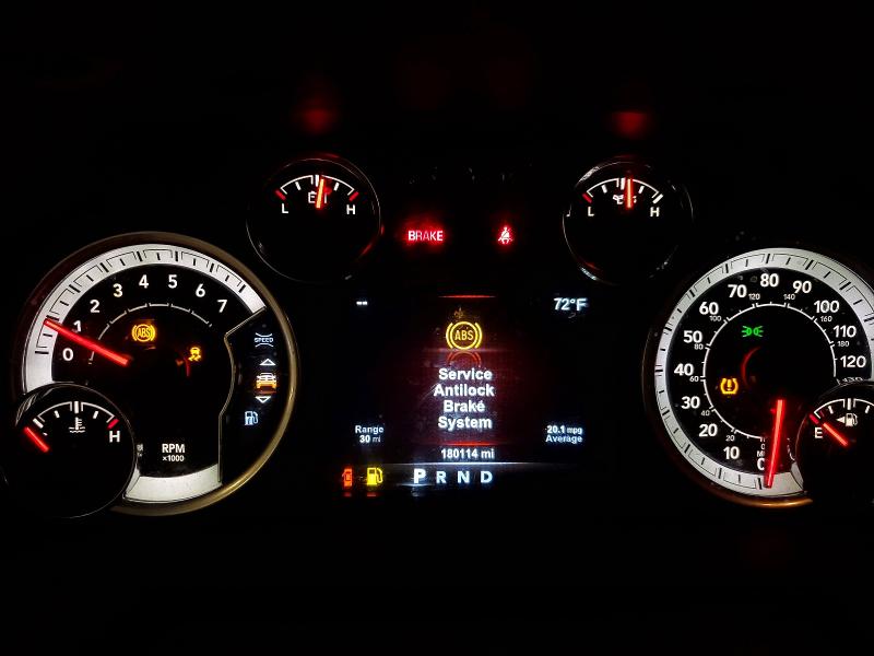 Photo 9 from auction – 2018 RAM 1500 with VIN 3C6RR7LT8JG228344