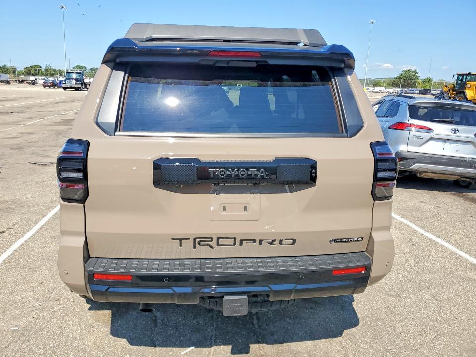 Photo 6 from auction – 2025 TOYOTA 4RUNNER with VIN JTEVB5BR6S5004628
