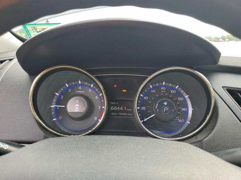Photo 9 from auction – 2011 HYUNDAI SONATA with VIN 5NPEB4AC5BH129373