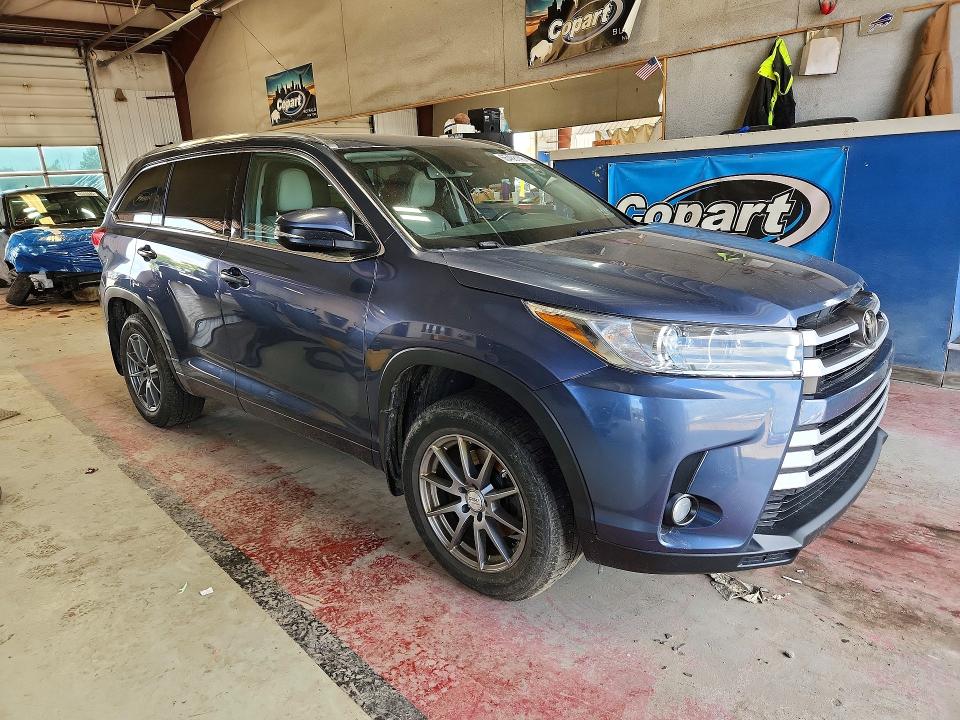 Zdjęcie 4 z aukcji – 2017 TOYOTA HIGHLANDER z VIN 5TDJZRFH1HS429281