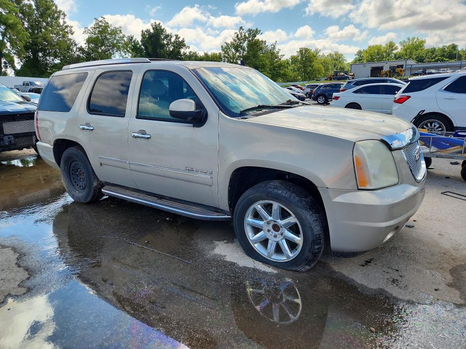 Photo 4 from auction – 2009 GMC YUKON with VIN 1GKFC03269R229102