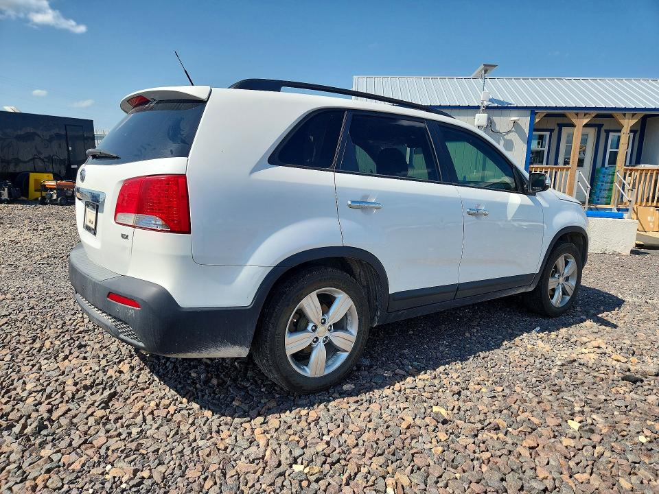 Photo 3 from auction – 2013 KIA SORENTO with VIN 5XYKU3A69DG335291