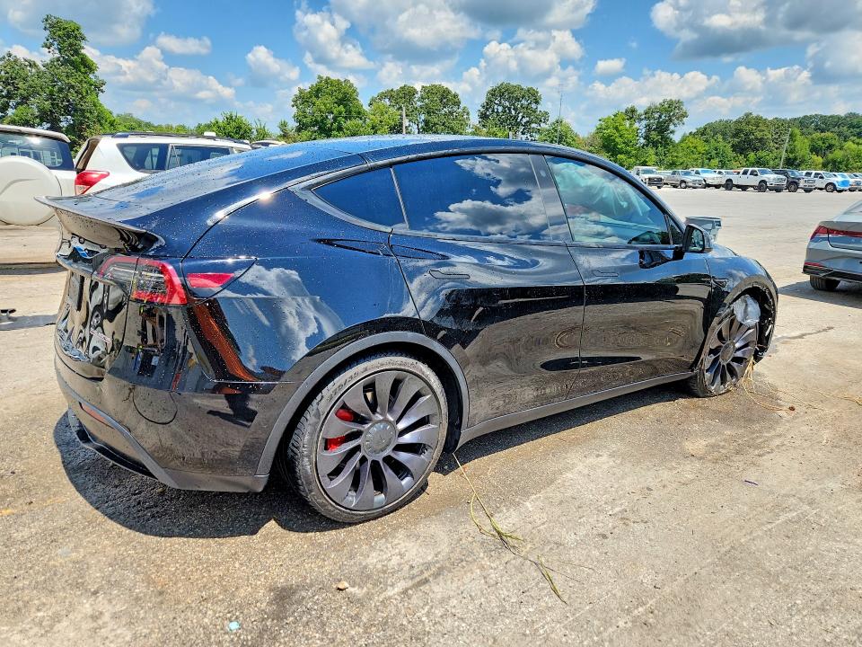 Photo 3 from auction – 2021 TESLA MODEL Y with VIN 5YJYGDEFXMF301434