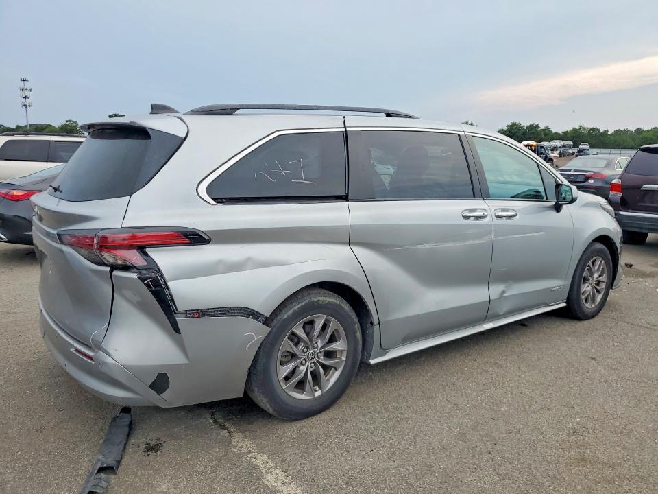 Photo 3 from auction – 2021 TOYOTA SIENNA with VIN 5TDYRKEC4MS012484
