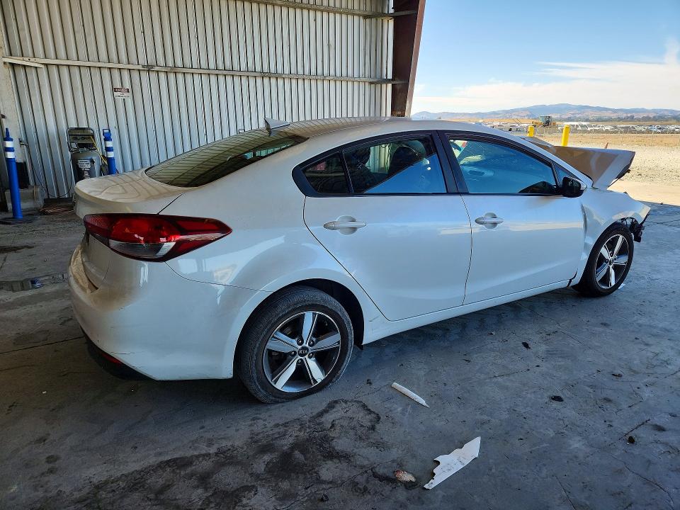 Photo 3 from auction – 2018 KIA FORTE with VIN 3KPFL4A77JE174158