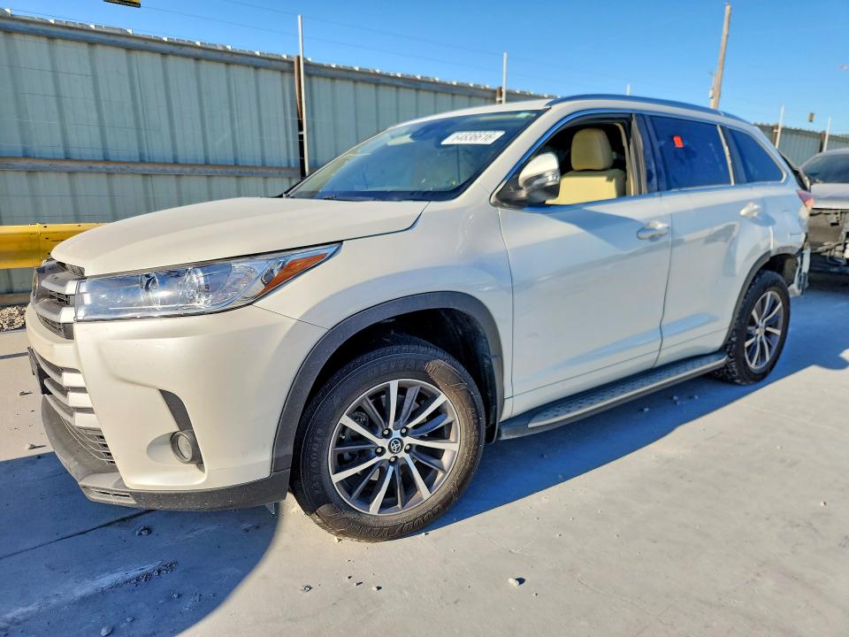 TOYOTA HIGHLANDER 2018 with VIN 5TDKZRFH4JS546668 - Photo from auction