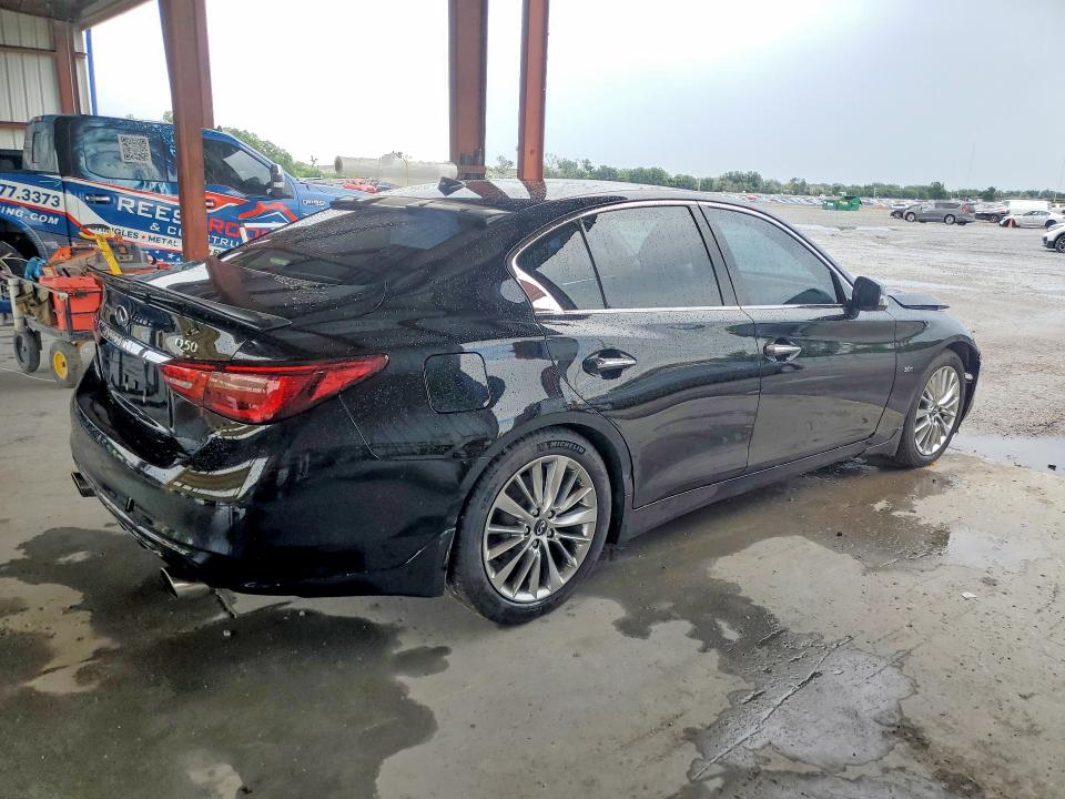 Photo 3 from auction – 2018 INFINITI Q50 with VIN JN1EV7AP9JM358335