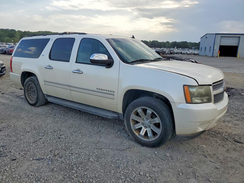 Photo 4 from auction – 2010 CHEVROLET SUBURBAN with VIN 1GNUCKE02AR134364