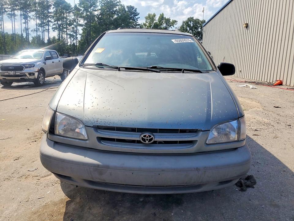 Photo 5 from auction – 2000 TOYOTA SIENNA with VIN 4T3ZF13C8YU179705