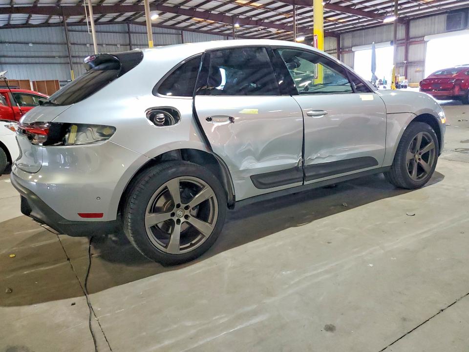 Фото 3 с аукциона – 2024 PORSCHE MACAN с VIN WP1AA2A51RLB00206