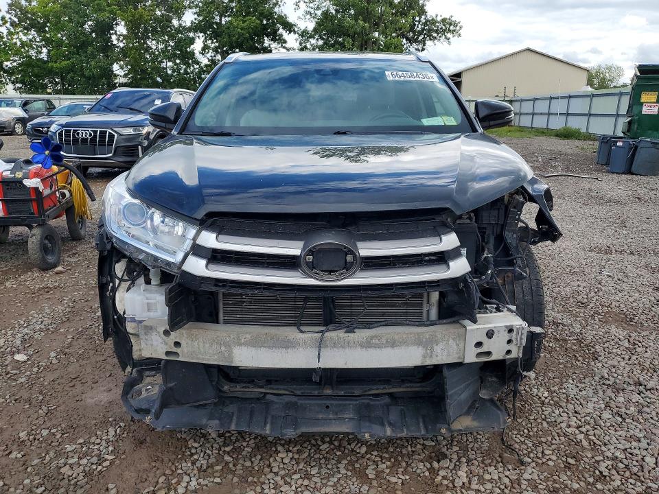 Снимка 5 от търг – 2017 TOYOTA HIGHLANDER с VIN 5TDJZRFH6HS518523