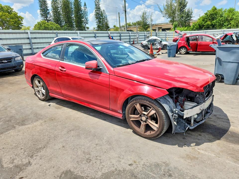 Photo 4 from auction – 2013 MERCEDES-BENZ C with VIN WDDGJ4HB5DF997286