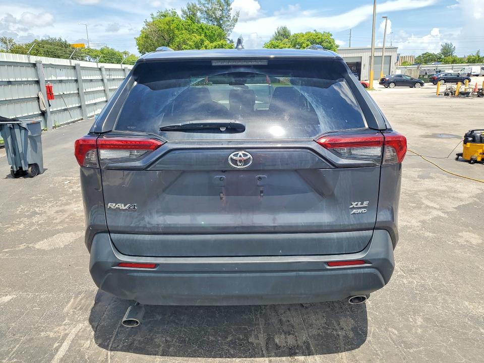 Photo 6 from auction – 2022 TOYOTA RAV4 with VIN 2T3P1RFV9NW301033