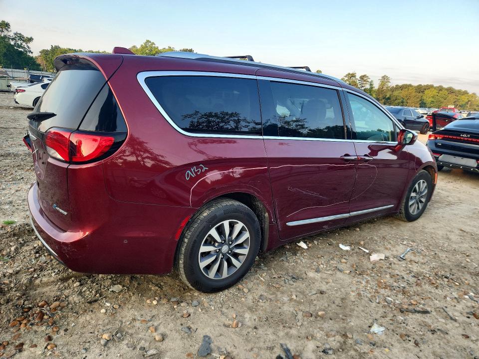 Photo 3 from auction – 2020 CHRYSLER PACIFICA with VIN 2C4RC1N78LR146778