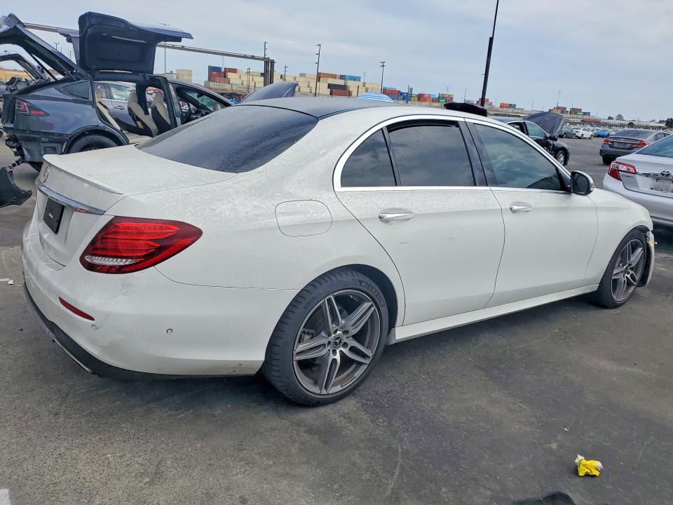 Photo 3 from auction – 2018 MERCEDES-BENZ E with VIN WDDZF4JB5JA406399