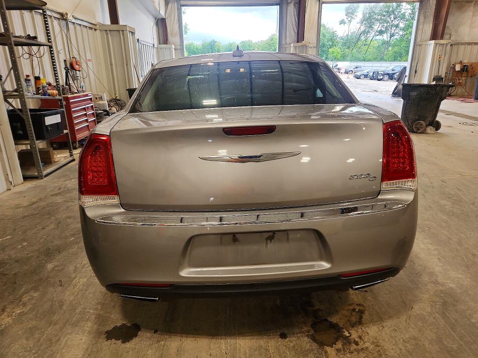 Photo 6 from auction – 2016 CHRYSLER 300C with VIN 2C3CCAEG7GH324508
