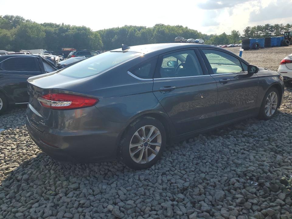 Photo 3 from auction – 2019 FORD FUSION with VIN 3FA6P0LU1KR146162