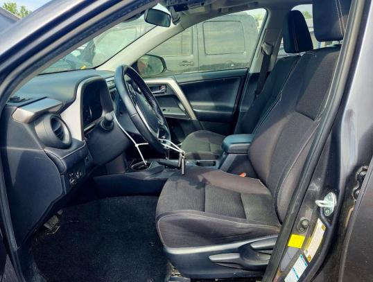Photo 7 from auction – 2018 TOYOTA RAV4 with VIN JTMRFREV8JD222309