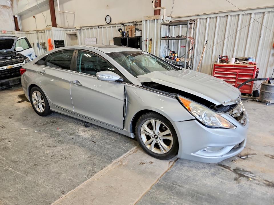 Photo 4 from auction – 2011 HYUNDAI SONATA with VIN 5NPEC4AC2BH261844