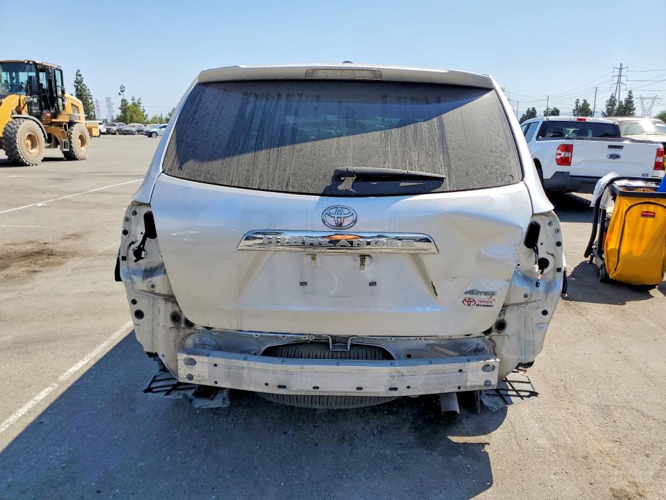 Photo 6 from auction – 2012 TOYOTA HIGHLANDER with VIN 5TDBK3EH2CS119219