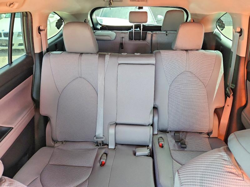 Photo 10 from auction – 2023 TOYOTA HIGHLANDER with VIN 5TDKDRAH6PS509619