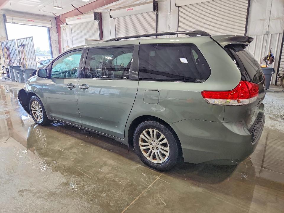 Photo 2 from auction – 2014 TOYOTA SIENNA with VIN 5TDYK3DCXES486307