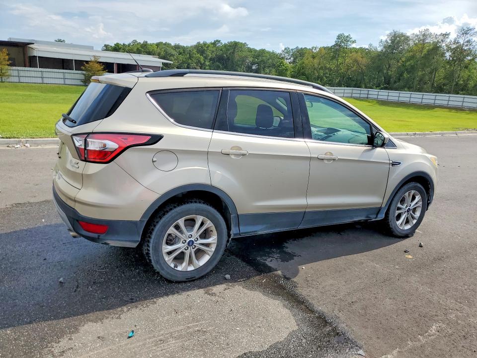 Photo 3 from auction – 2018 FORD ESCAPE with VIN 1FMCU0GD9JUB46039