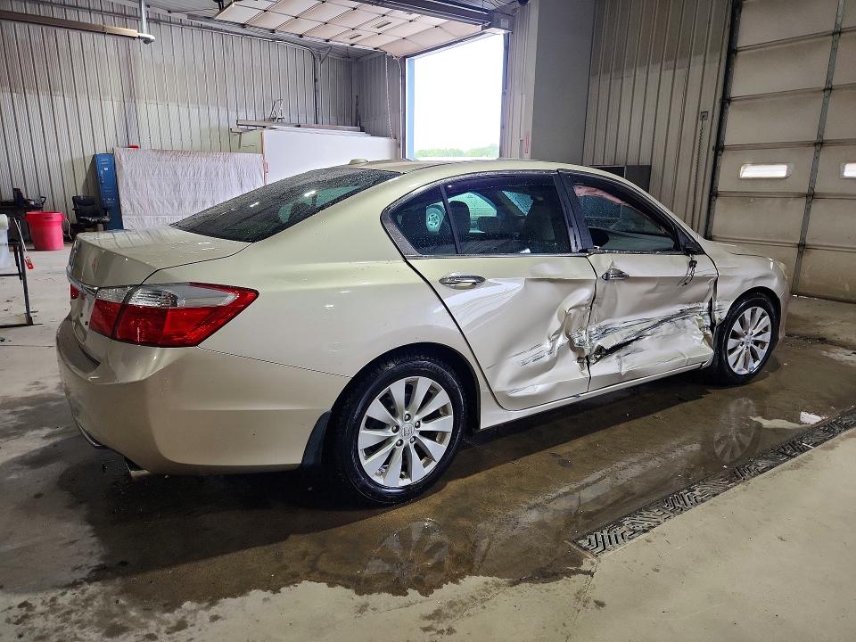 Photo 3 from auction – 2014 HONDA ACCORD with VIN 1HGCR2F88EA053382
