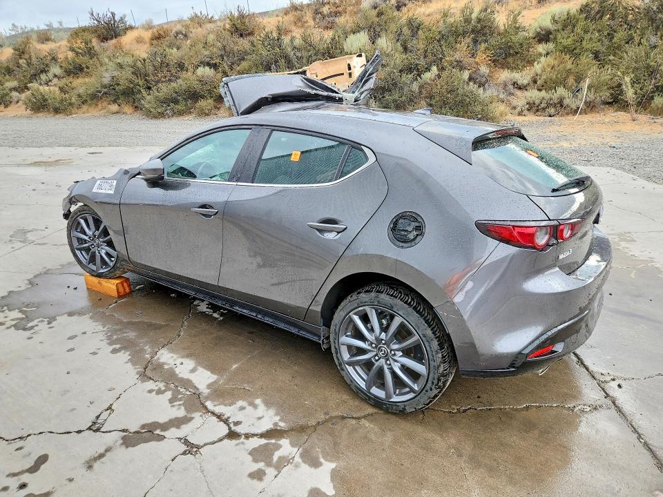 Photo 2 from auction – 2019 MAZDA 3 with VIN JM1BPAMMXK1141761