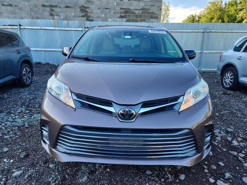 Photo 5 from auction – 2018 TOYOTA SIENNA with VIN 5TDYZ3DC5JS942557
