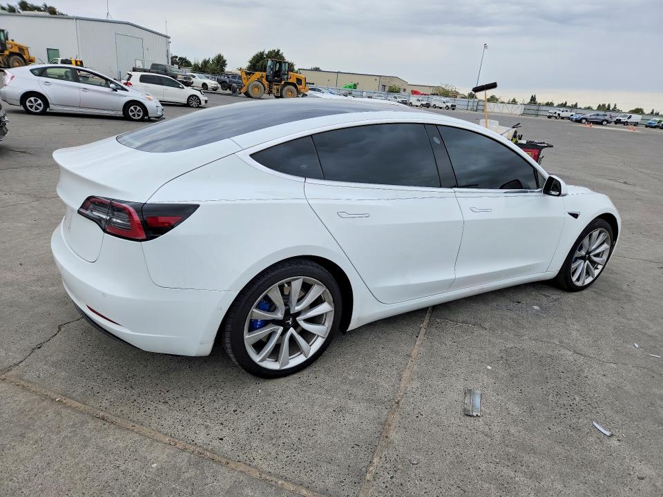 Фото 3 с аукциона – 2018 TESLA MODEL 3 с VIN 5YJ3E1EB6JF117678